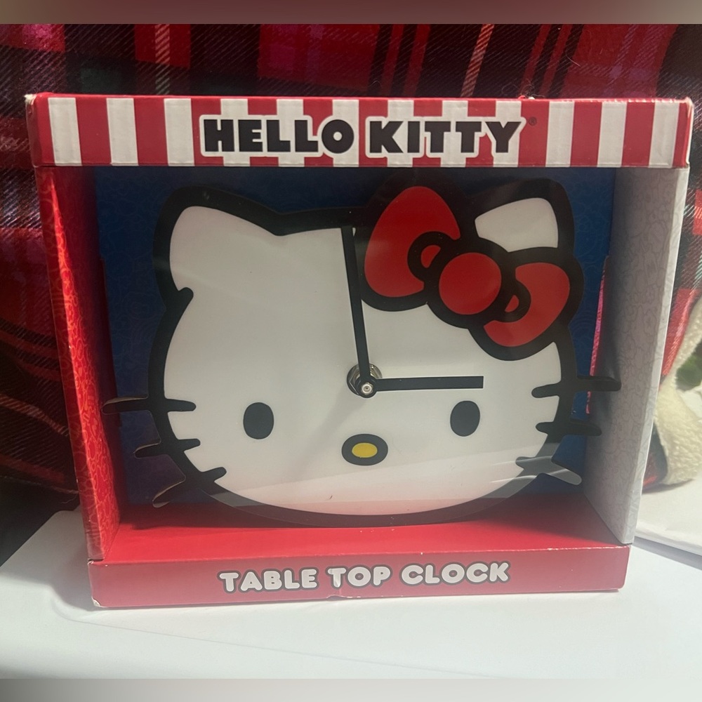 NWT-Hello Kitty Tabletop Clock